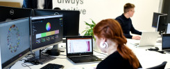 osoby uczące się programowania w Akademii Porgramowania Frontned w biurze we Wrocławiu